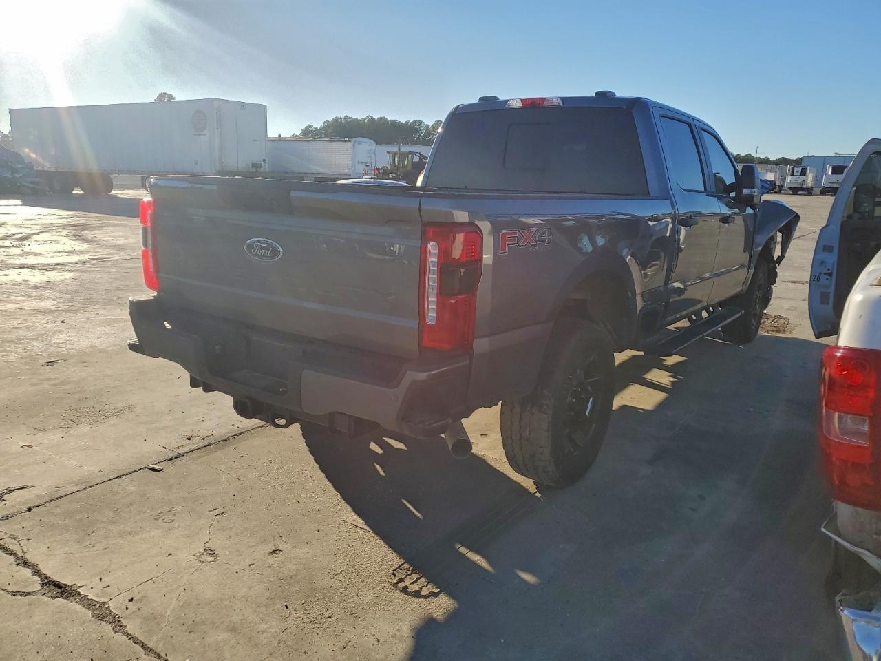 2024 Ford F250 Super Duty - Фото 3