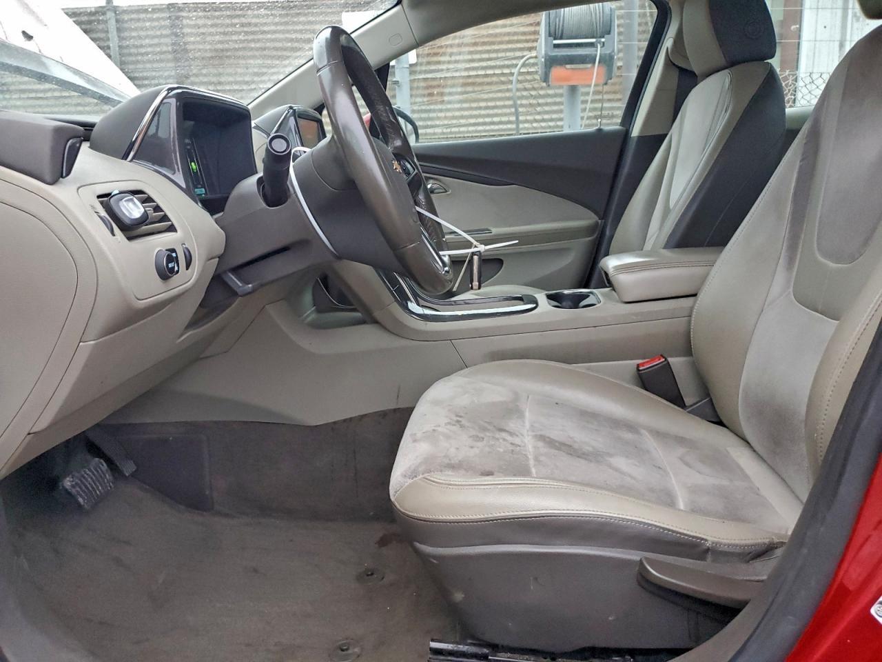 2014 Chevrolet Volt - Image 7