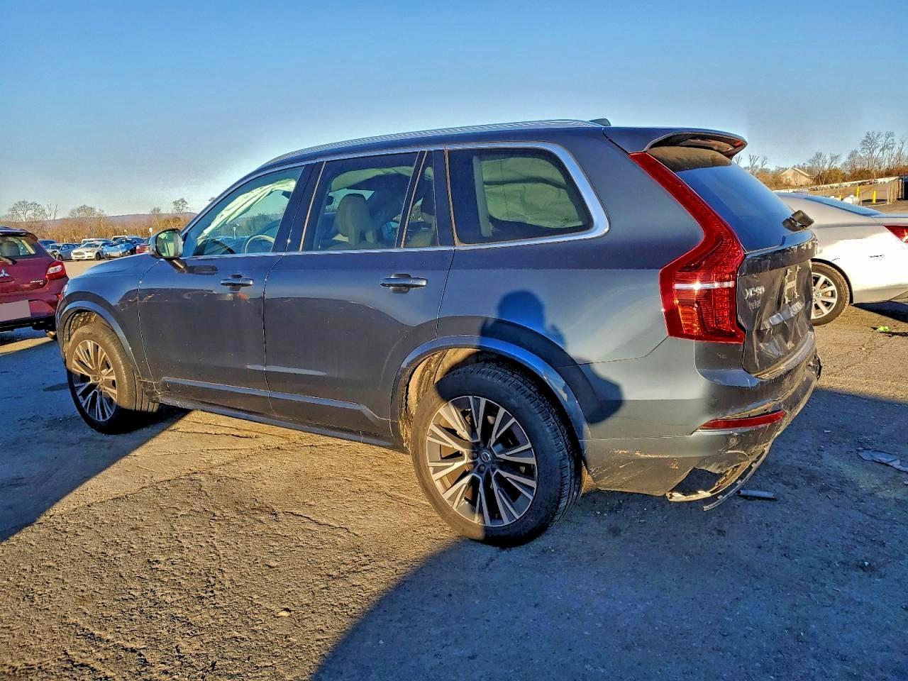 2021 Volvo Xc90 T6 Momentum - Image 2