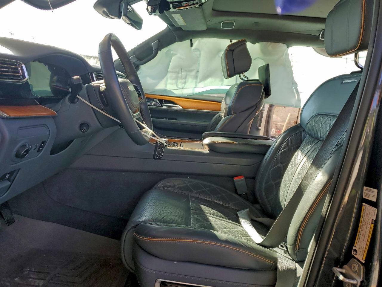 2022 Jeep Grand Wagoneer Series Iii - Image 7