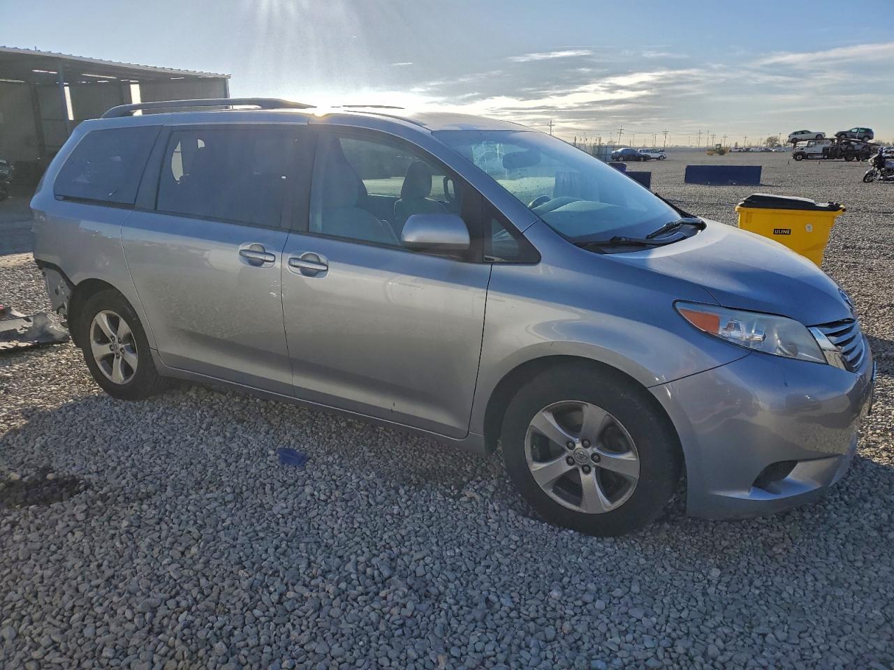 2017 Toyota Sienna Le - Фото 4