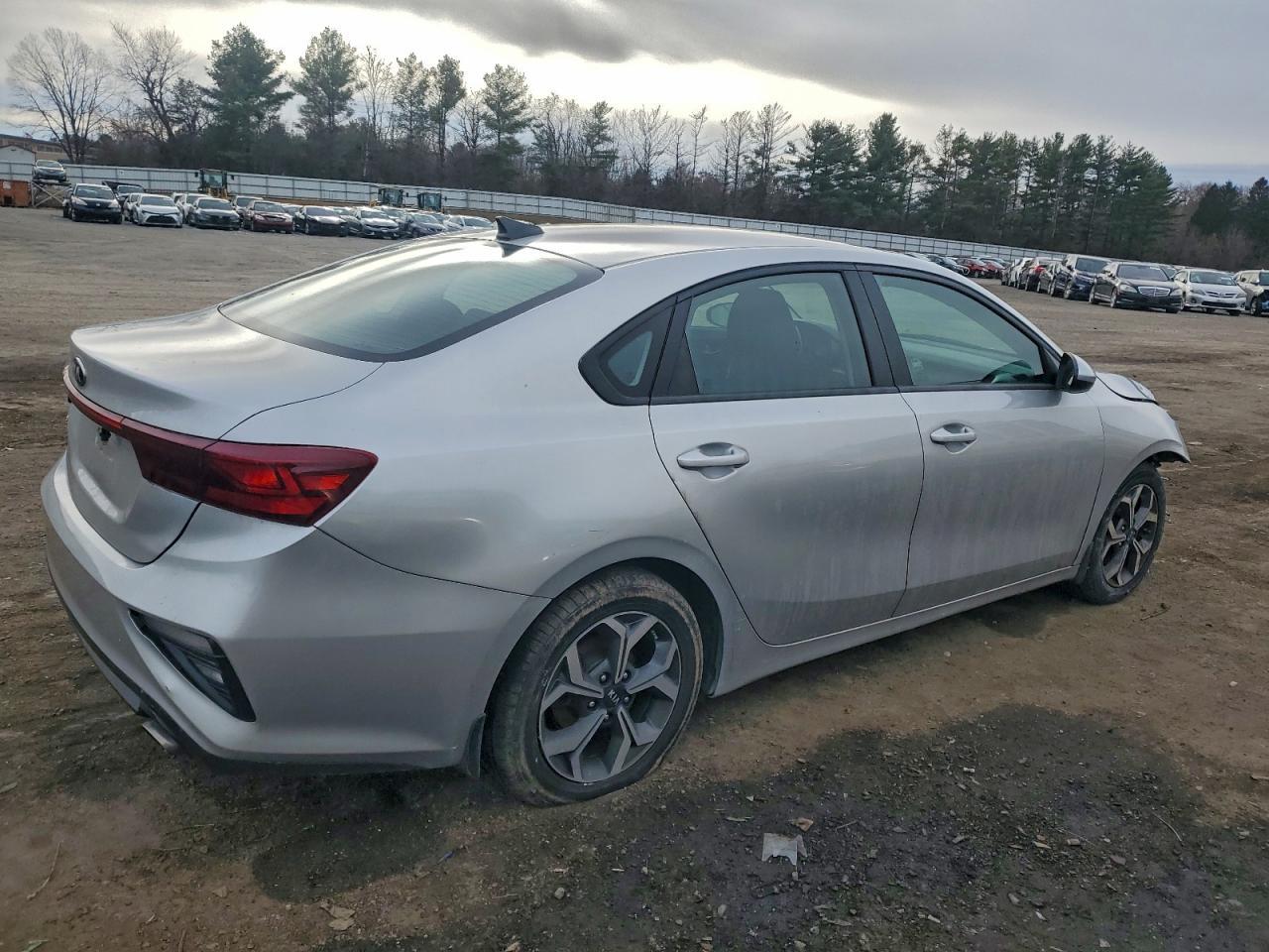 2021 Kia Forte Lxs - Image 3