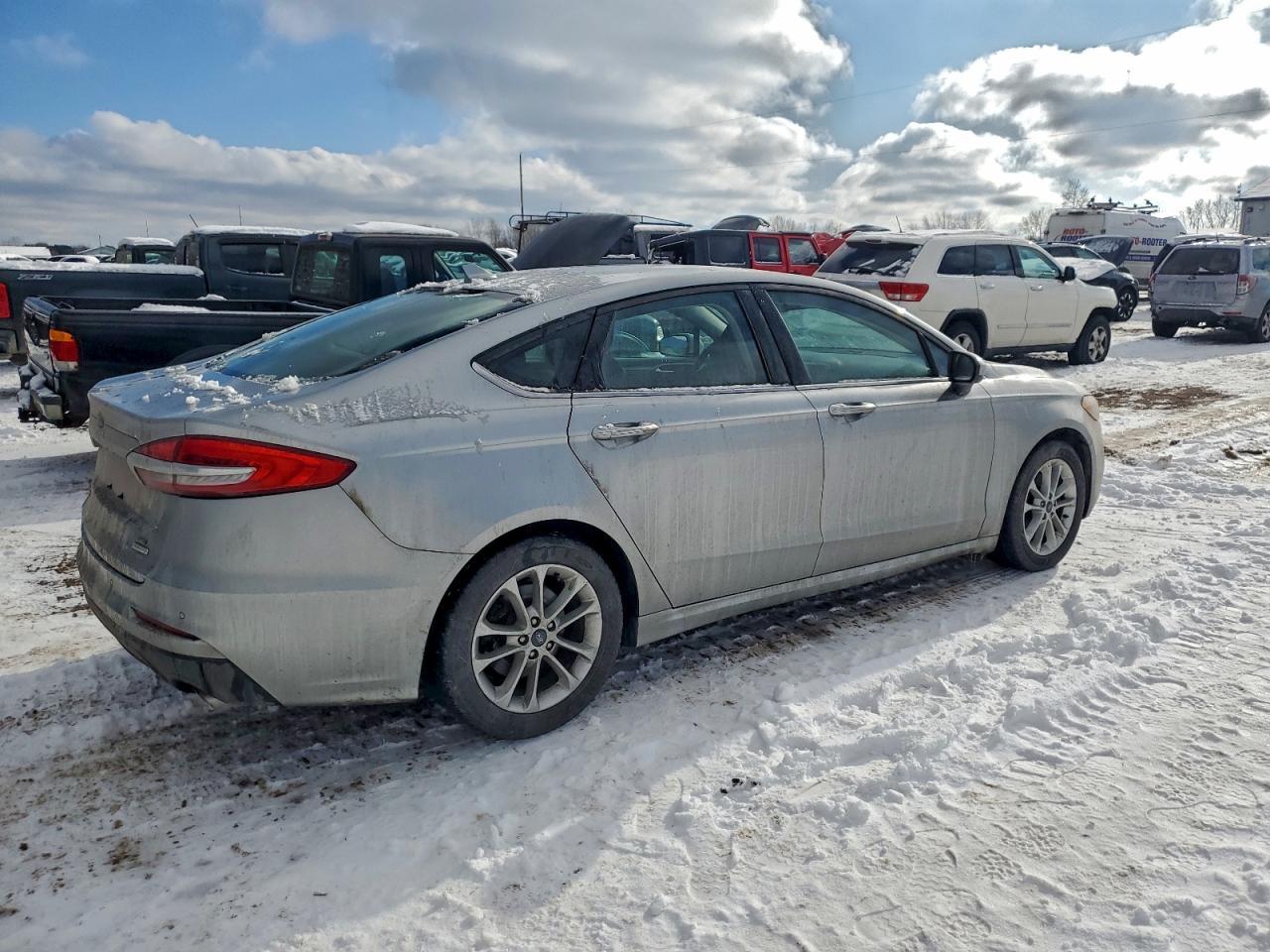 2020 Ford Fusion Se - Фото 3