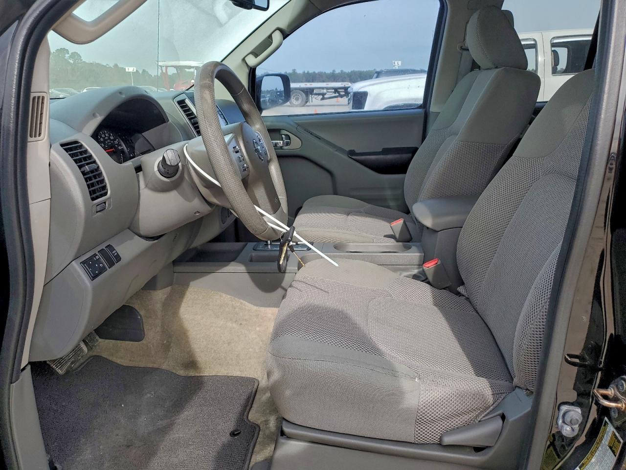 2015 Nissan Frontier S - Image 7