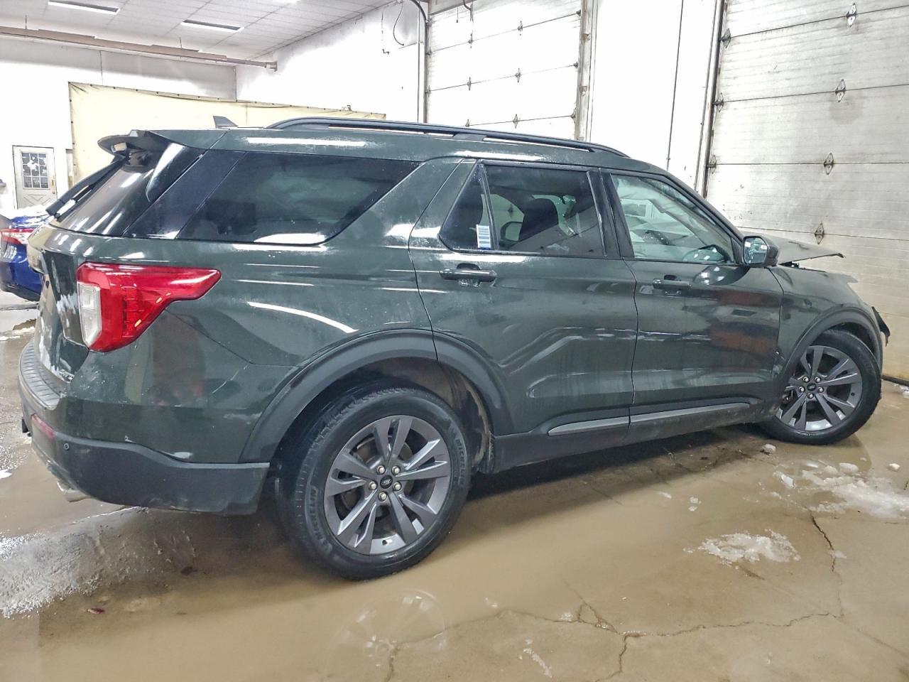 2023 Ford Explorer Xlt - Image 3