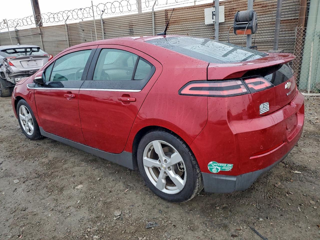 2014 Chevrolet Volt - Image 2