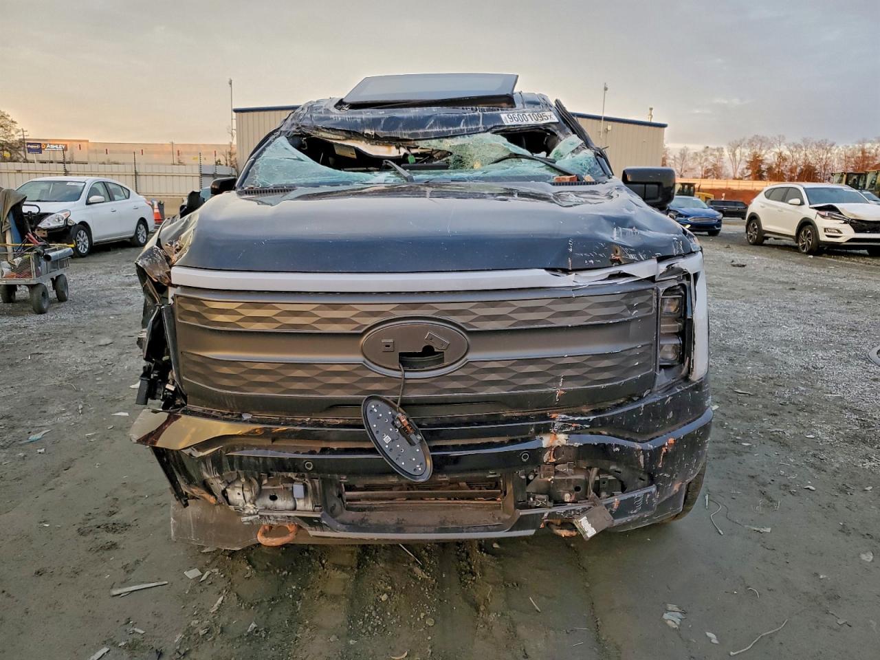 2024 Ford F150 Lightning Lariat - Image 5