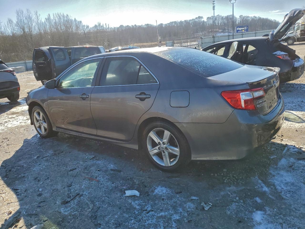 2014 Toyota Camry L - Фото 2
