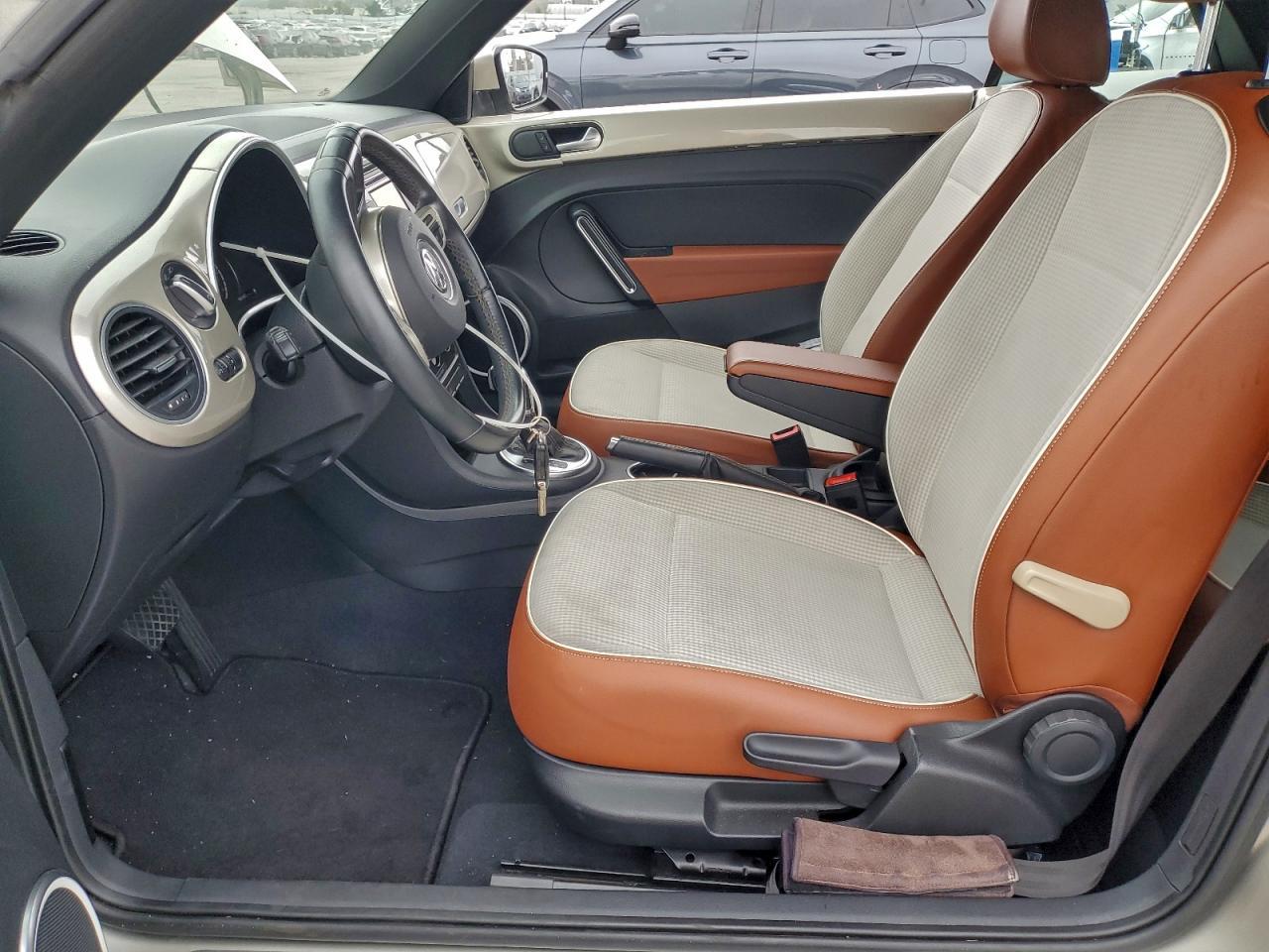 2015 Volkswagen Beetle 1.8T - Image 7