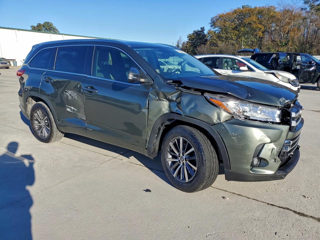2017 Toyota Highlander Se - Фото 4
