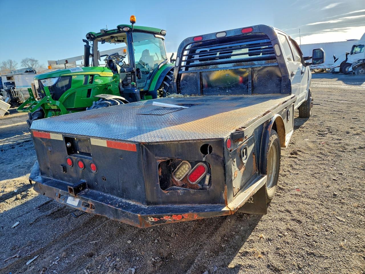 2018 Ford F350 Truck Cab And Chassis - Image 4