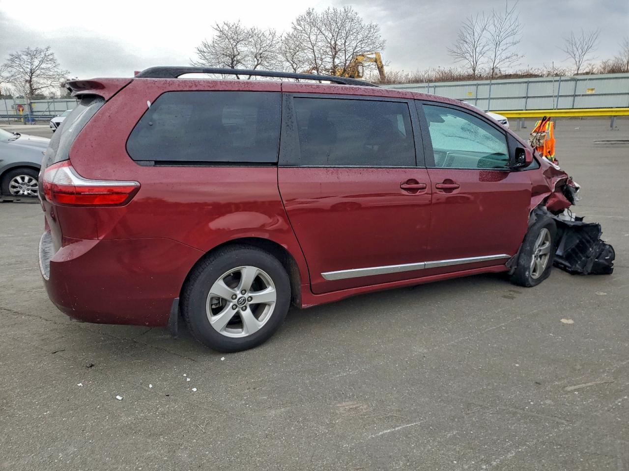 2020 Toyota Sienna Le - Image 3