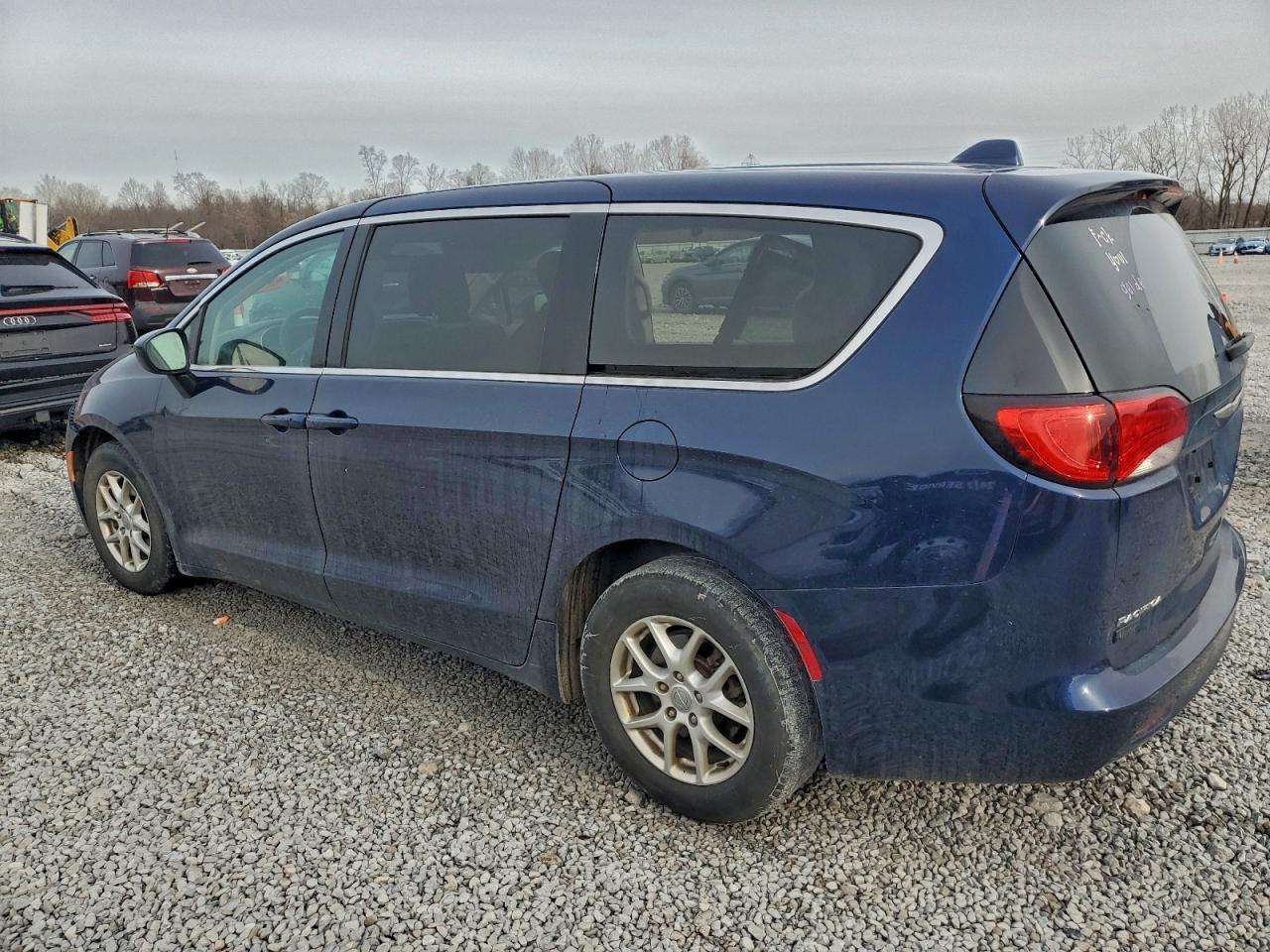 2017 Chrysler Pacifica Lx - Фото 2