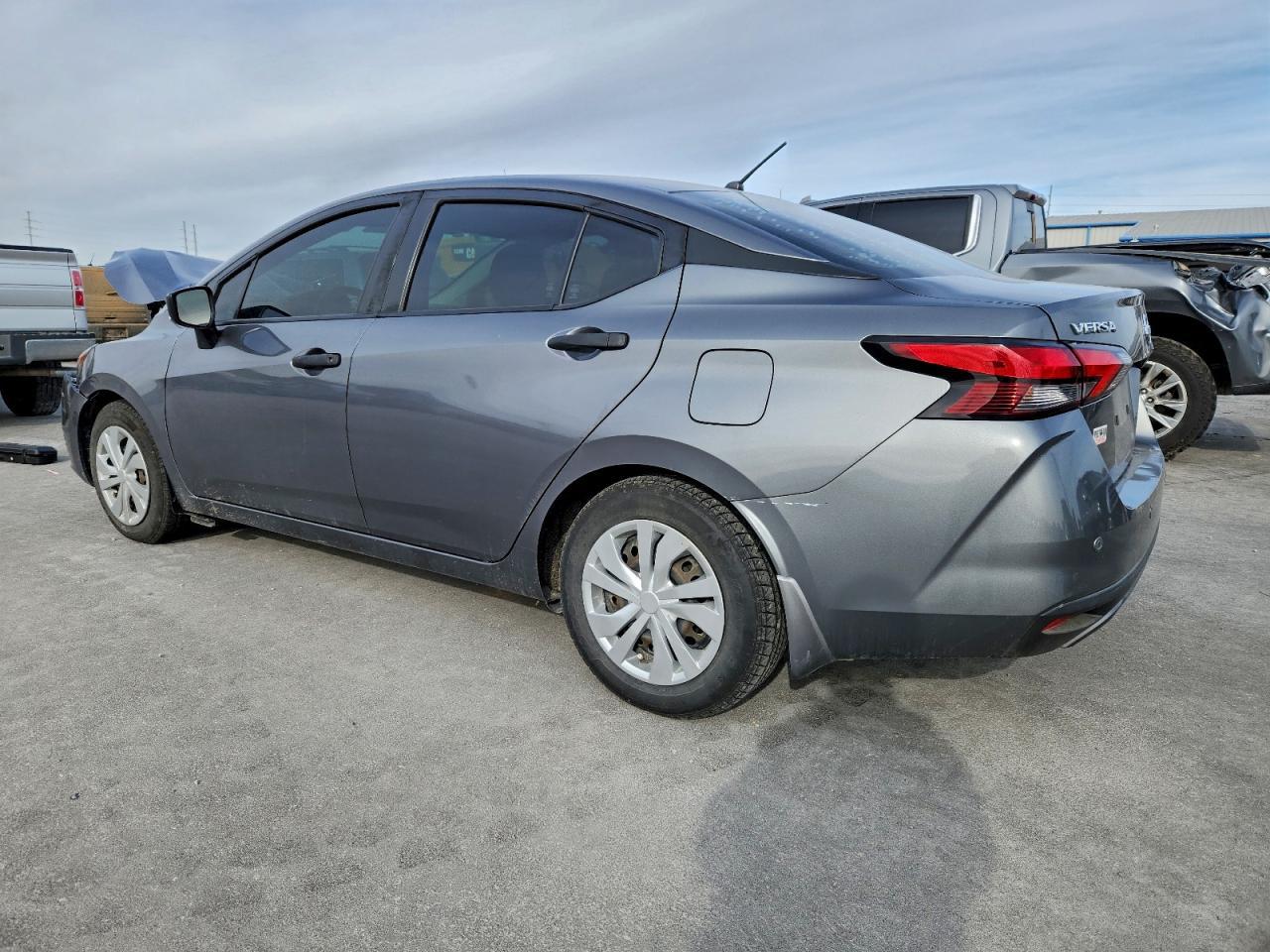 2020 Nissan Versa S - Фото 2