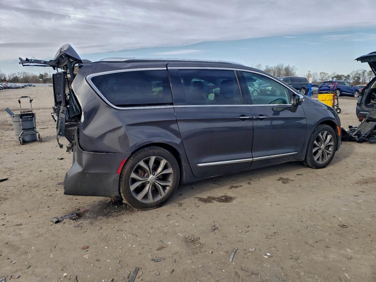 2017 Chrysler Pacifica Limited - Фото 3