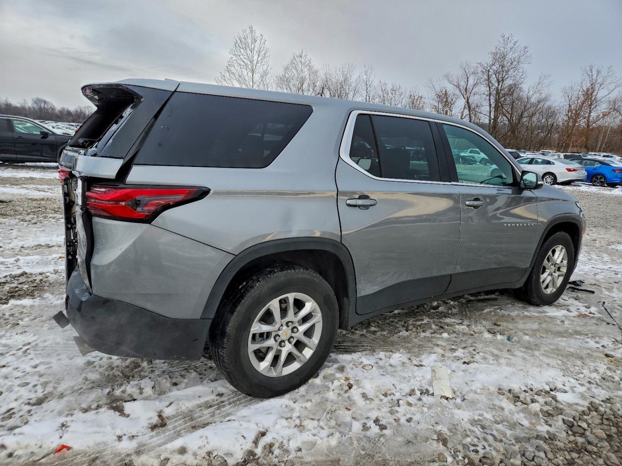 2023 Chevrolet Traverse Ls - Фото 3