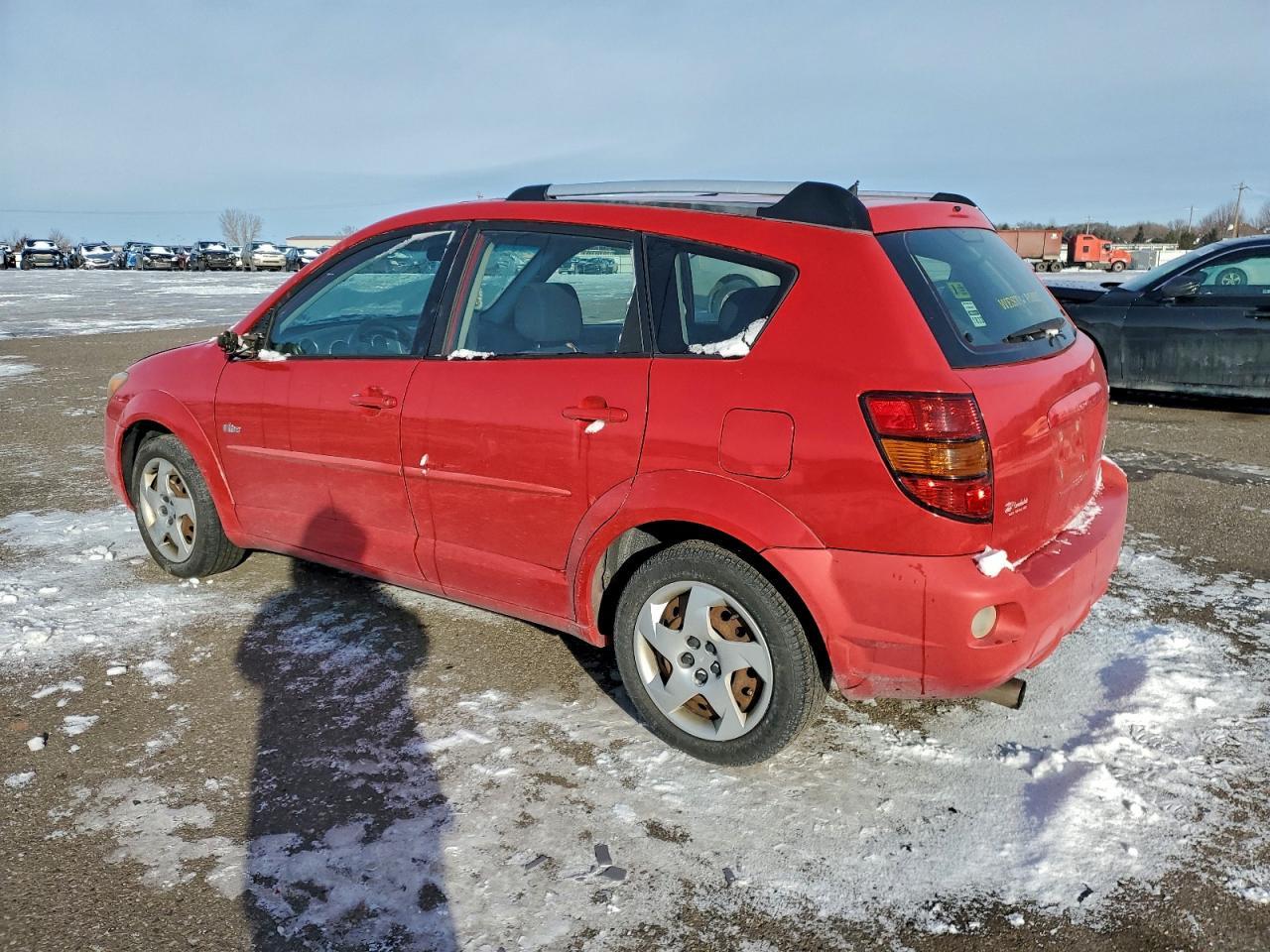 2005 Pontiac Vibe - Image 2