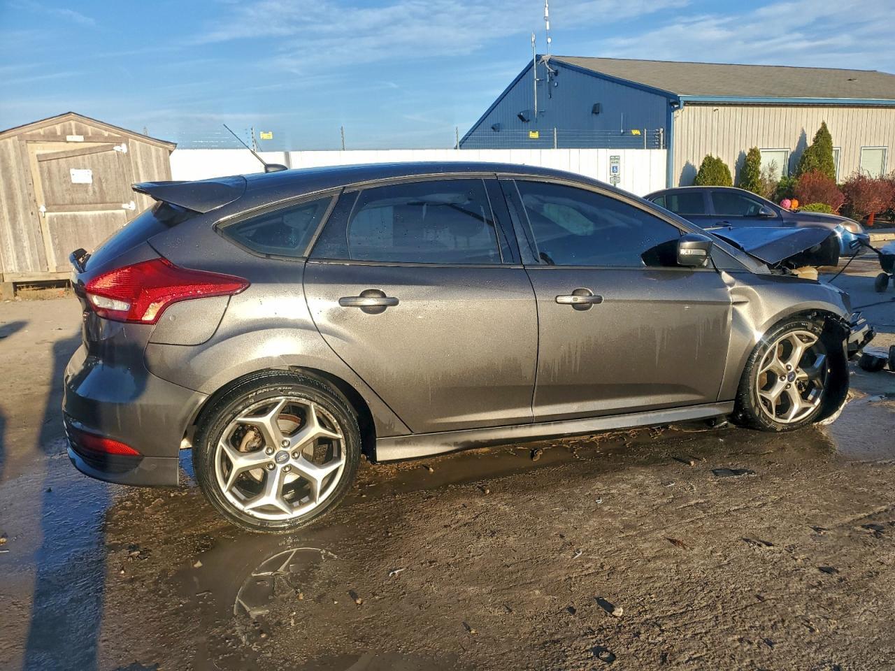 2016 Ford Focus St - Фото 3