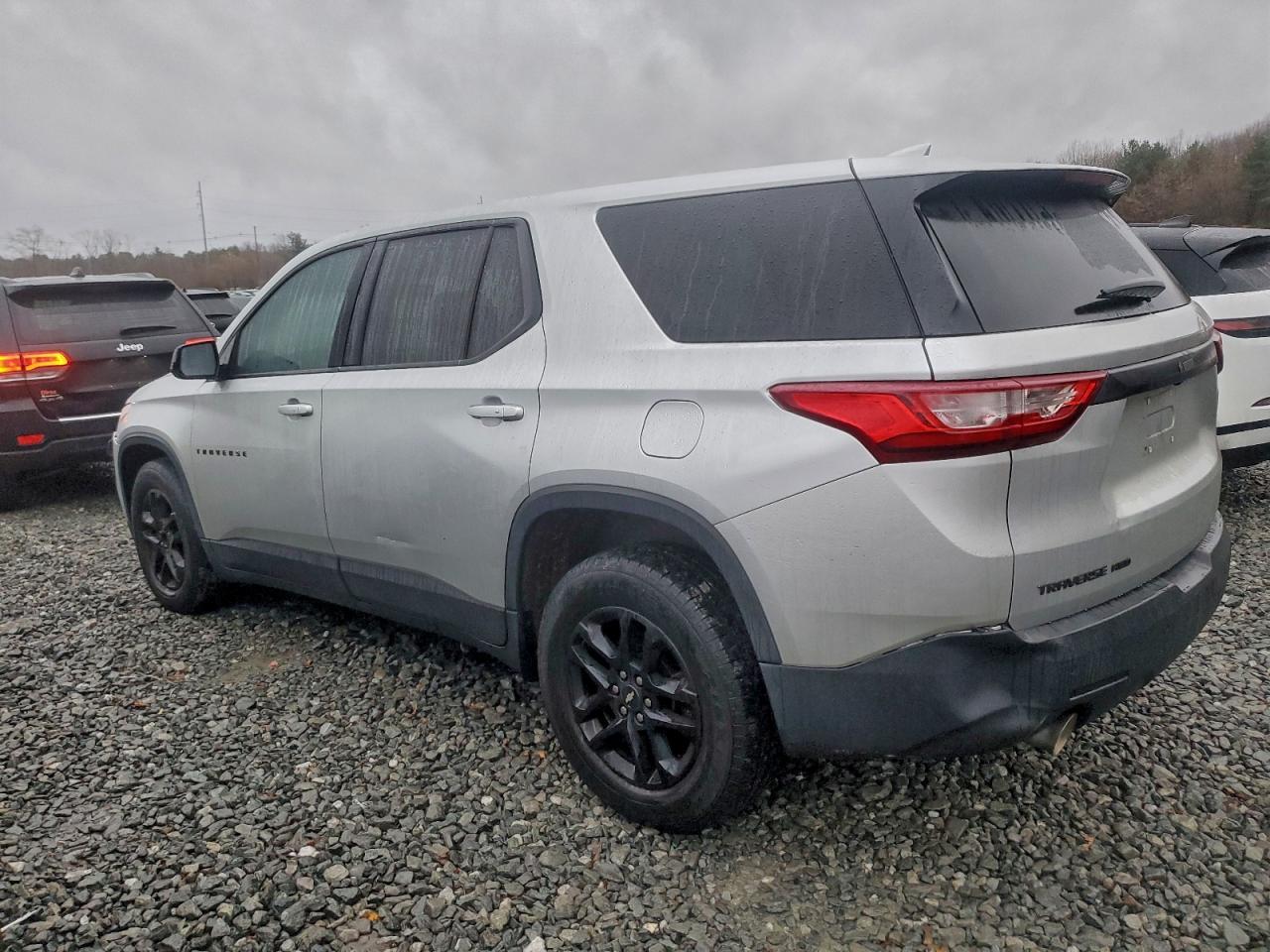 2018 Chevrolet Traverse Ls - Фото 2