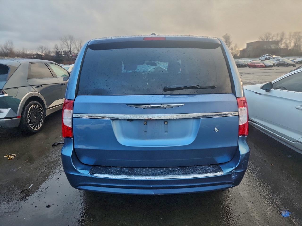 2012 Chrysler Town & Country Touring - Фото 6