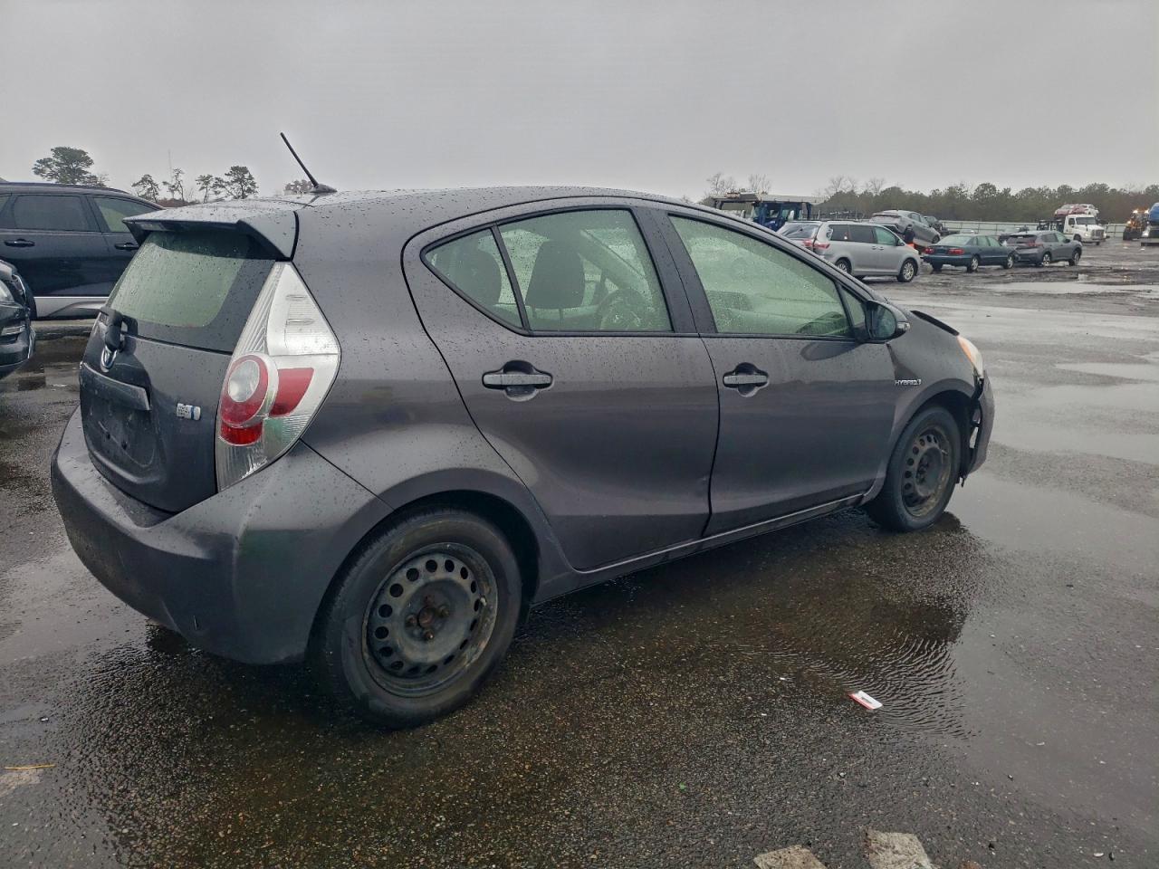 2014 Toyota Prius C - Image 3
