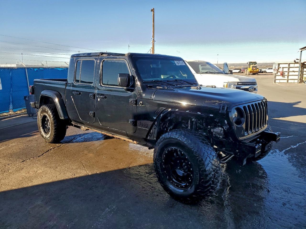 2023 Jeep Gladiator Overland - Image 4