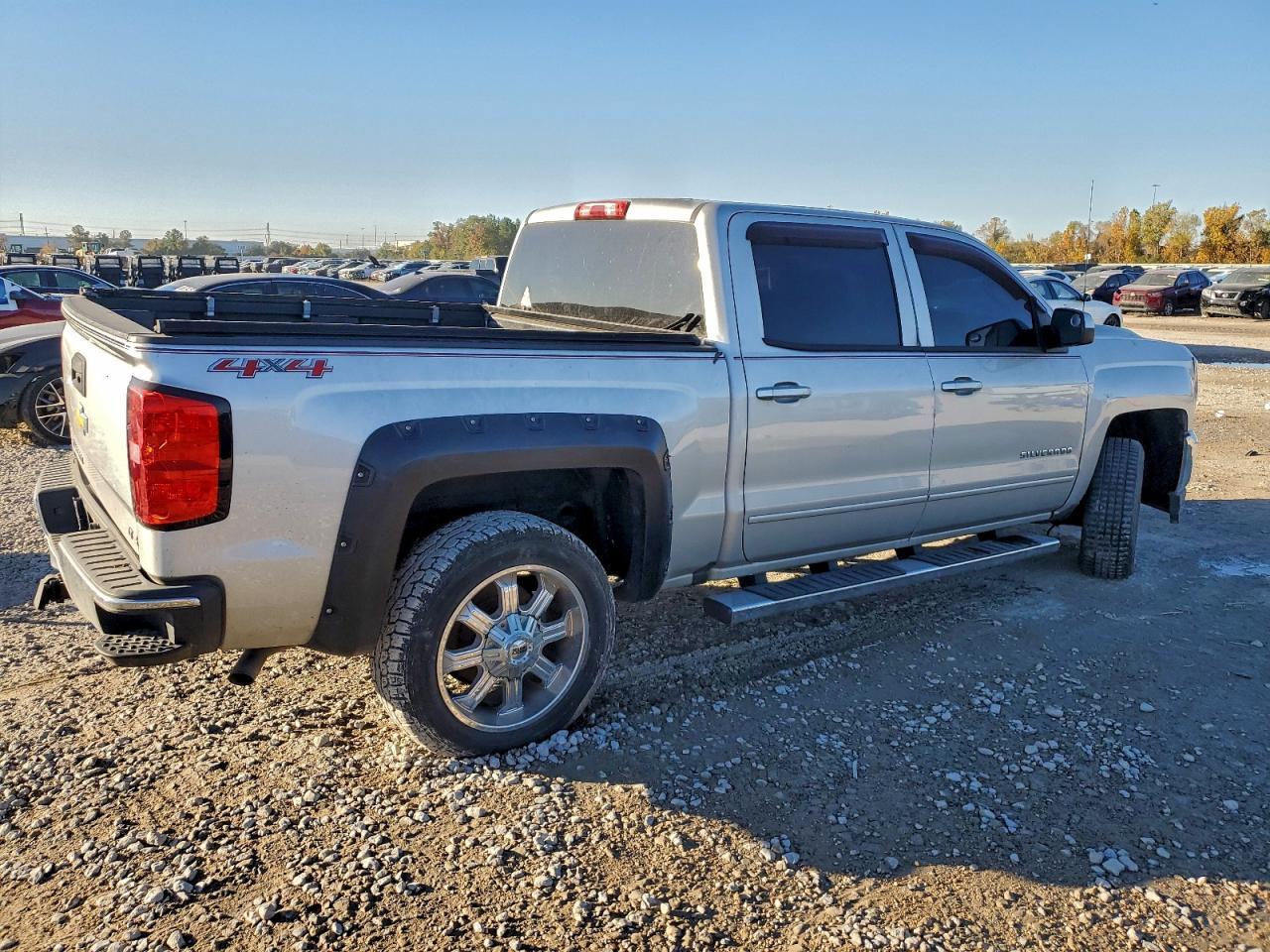 2017 Chevrolet Silverado K1500 Lt - Image 3