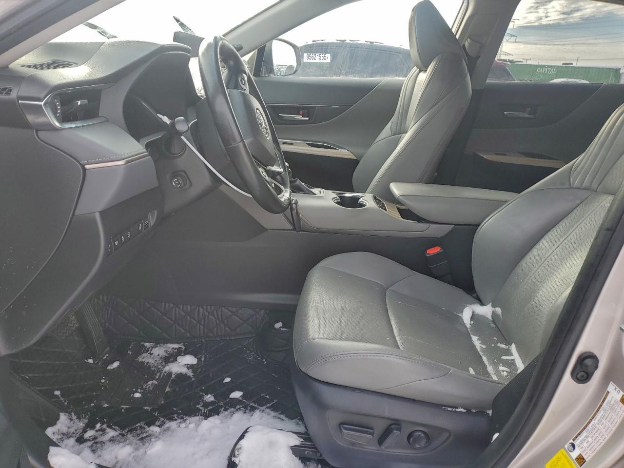2023 Toyota Venza Le - Image 7