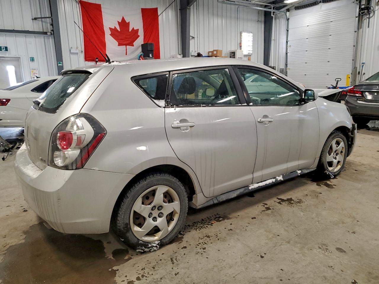 2010 Pontiac Vibe - Image 3