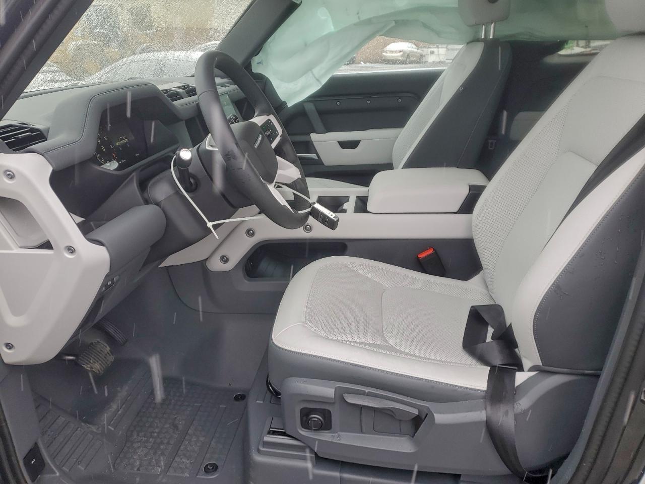 2025 Land Rover Defender 90 S - Фото 7