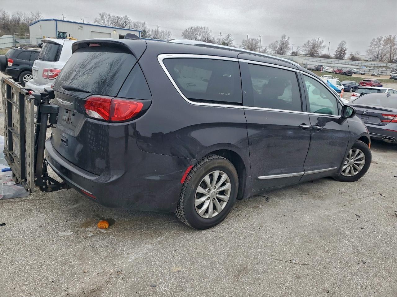 2018 Chrysler Pacifica Touring L Plus - Image 3