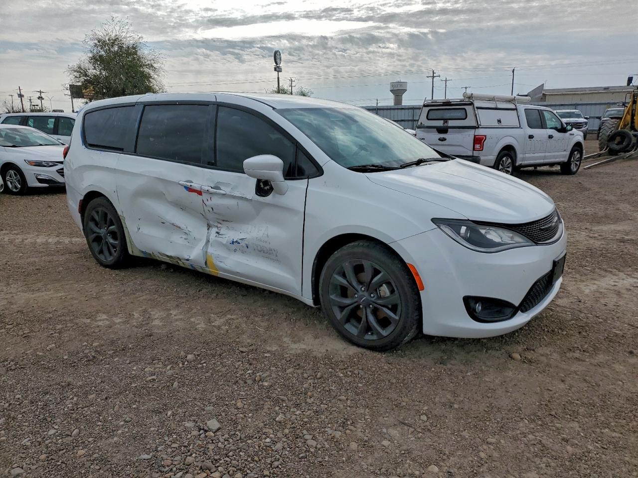 2020 Chrysler Pacifica Touring - Image 4