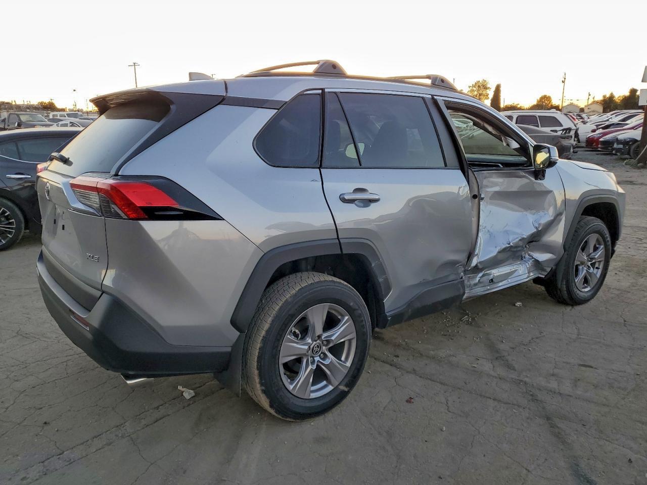 2025 Toyota Rav4 Xle - Фото 3