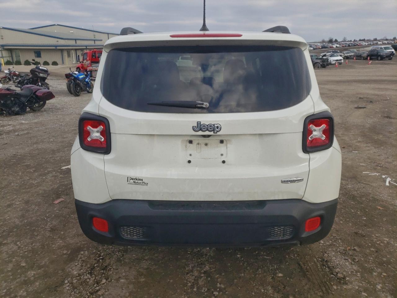 2017 Jeep Renegade Latitude - Image 6