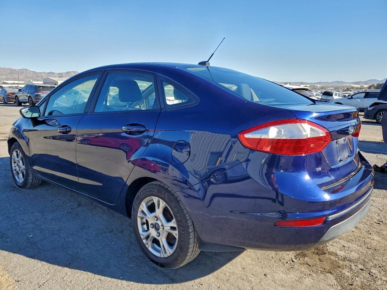 2016 Ford Fiesta Se - Фото 2