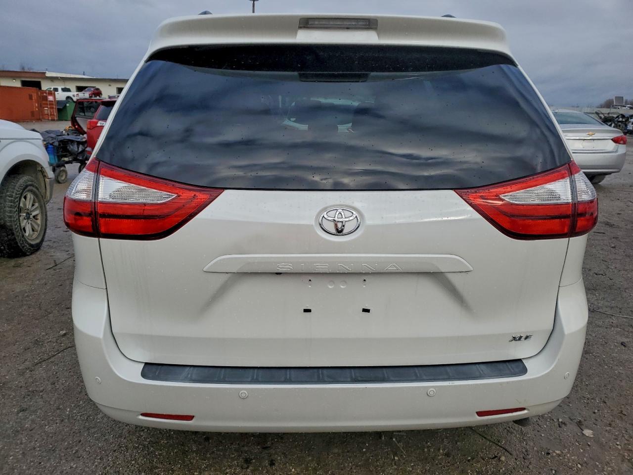 2015 Toyota Sienna Xle - Image 6