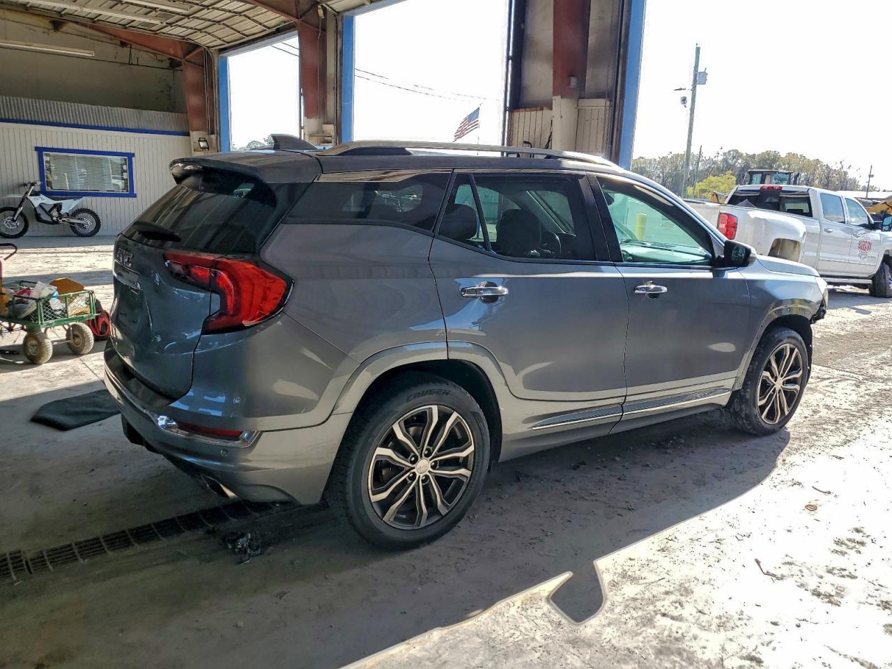 2018 GMC Terrain - Image 3