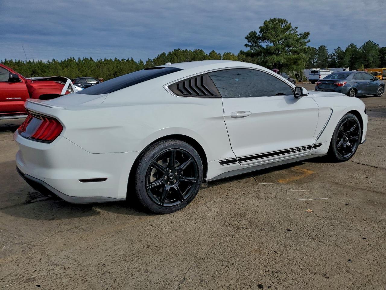 2019 Ford Mustang - Image 3