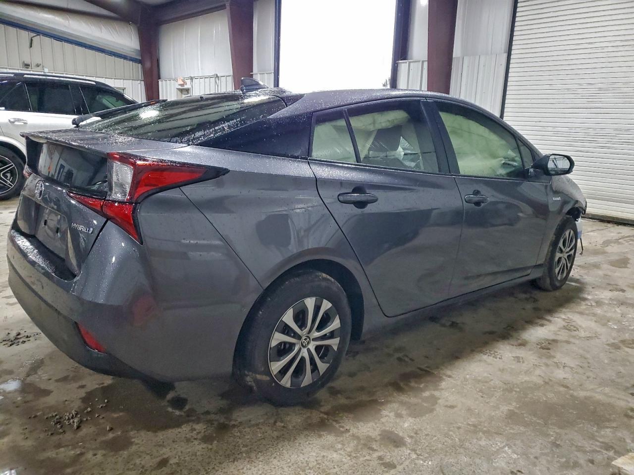 2022 Toyota Prius Le - Фото 3