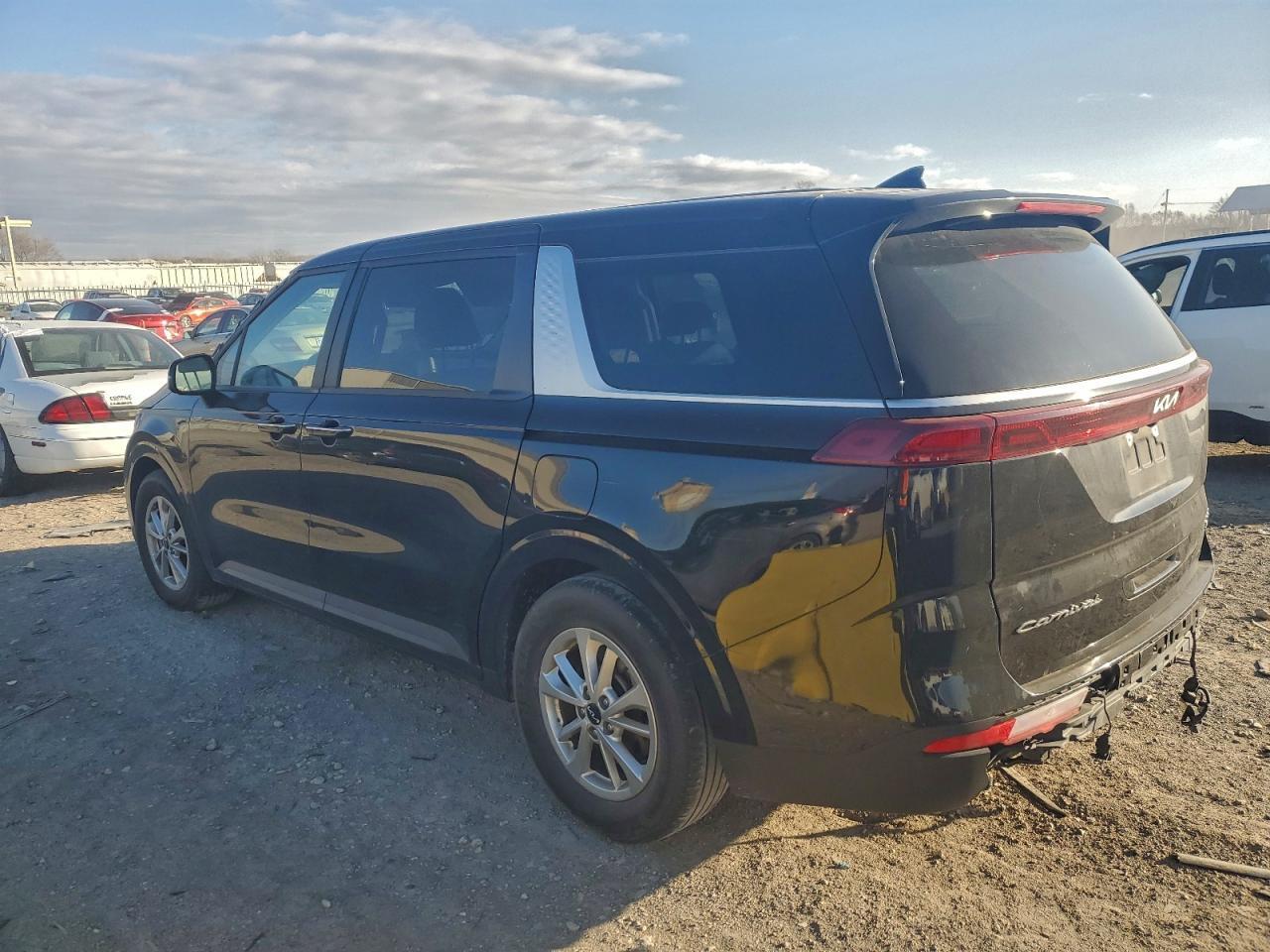 2022 Kia Carnival Lx - Image 2