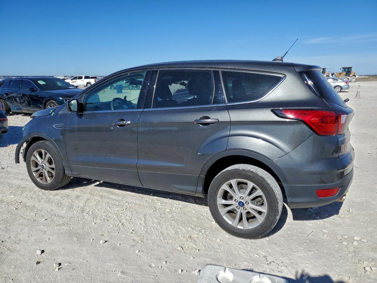 2019 Ford Escape Se - Фото 2