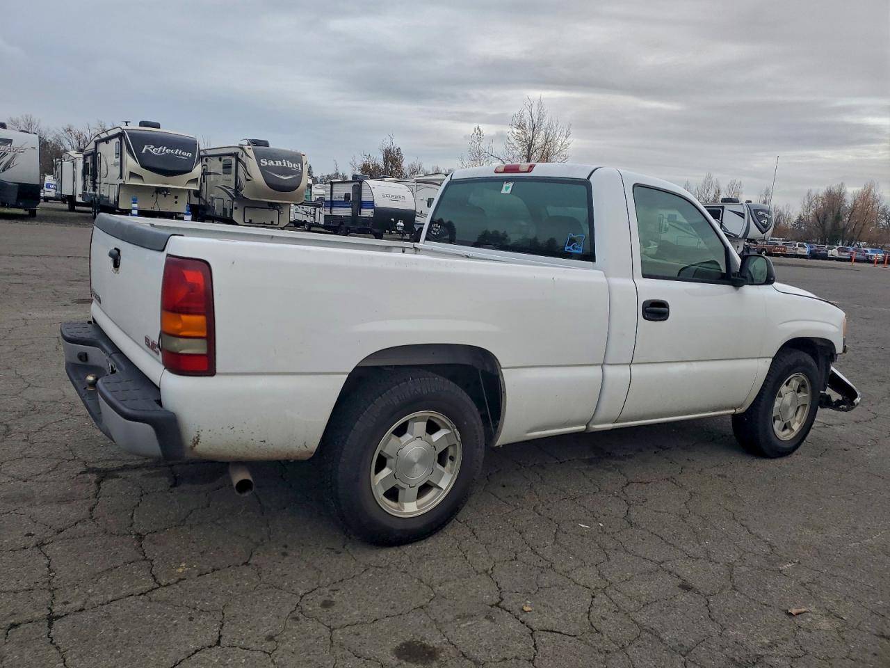 2003 GMC New Sierra C1500 - Image 3