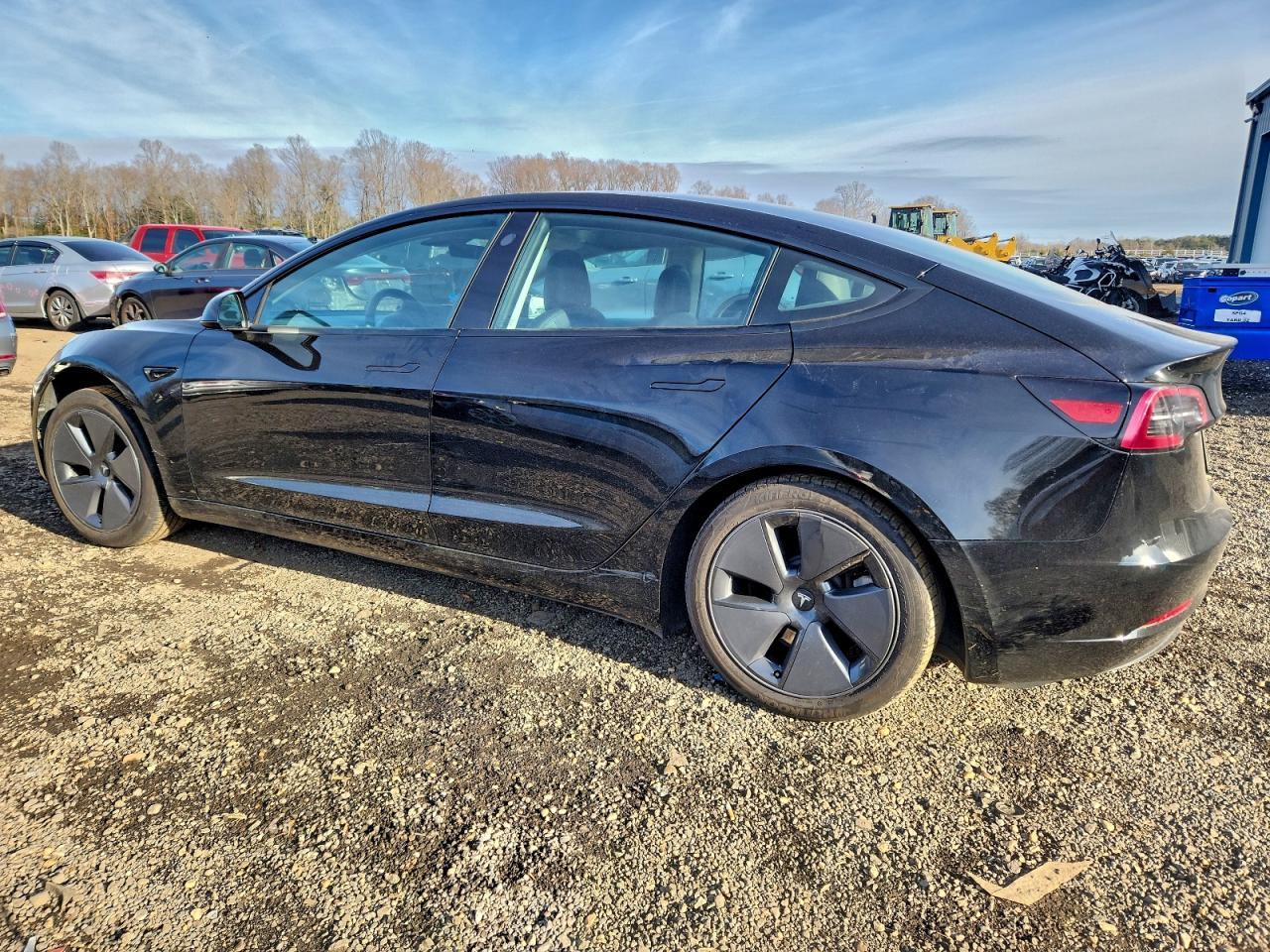 2023 Tesla Model 3 - Фото 2