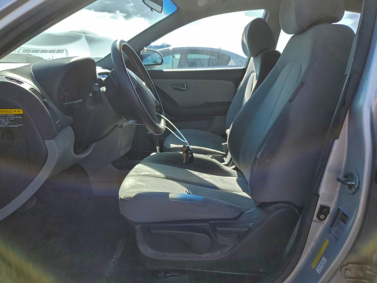 2010 Hyundai Elantra - Image 7