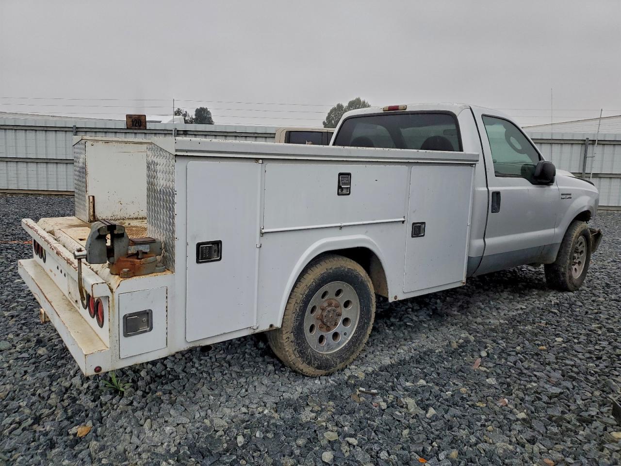 2005 Ford F250 Utility / Service Truck - Image 3