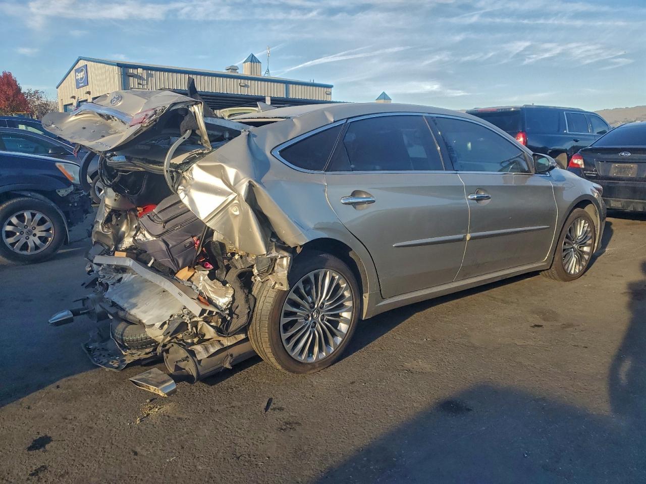 2017 Toyota Avalon - Image 3