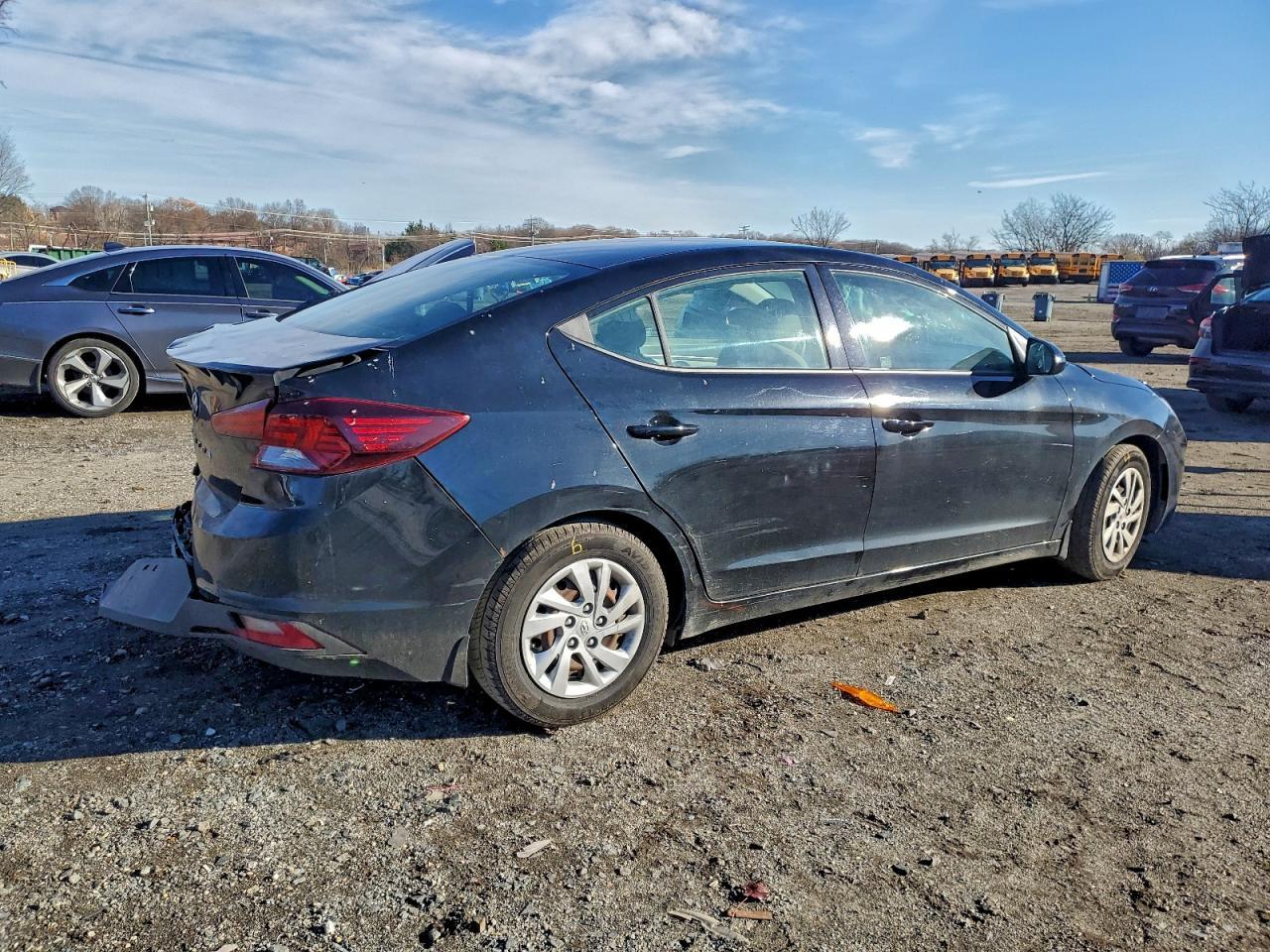 2020 Hyundai Elantra Se - Image 3