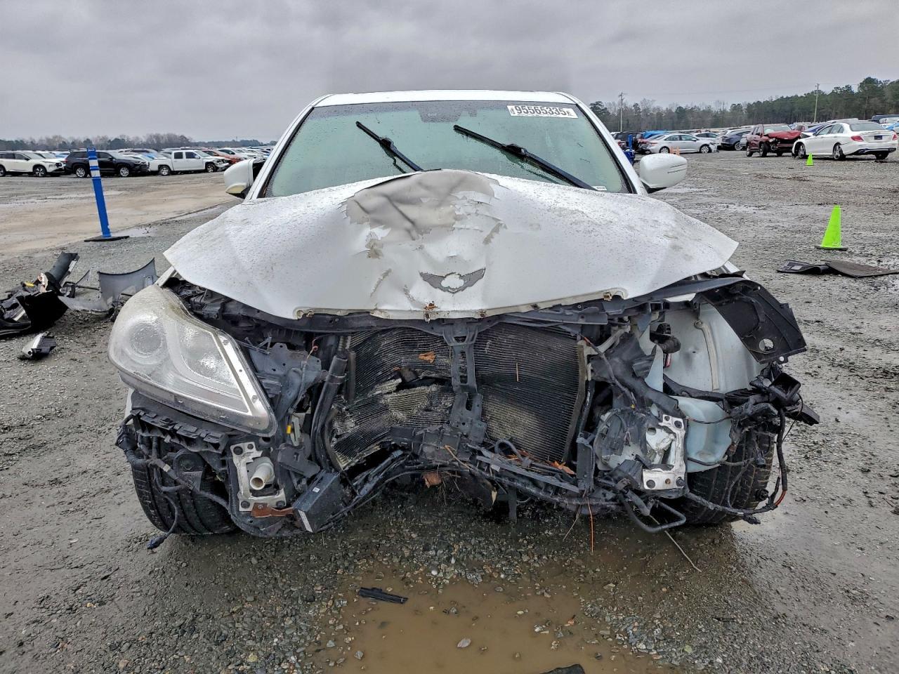 2013 Hyundai Genesis 3.8L - Фото 5