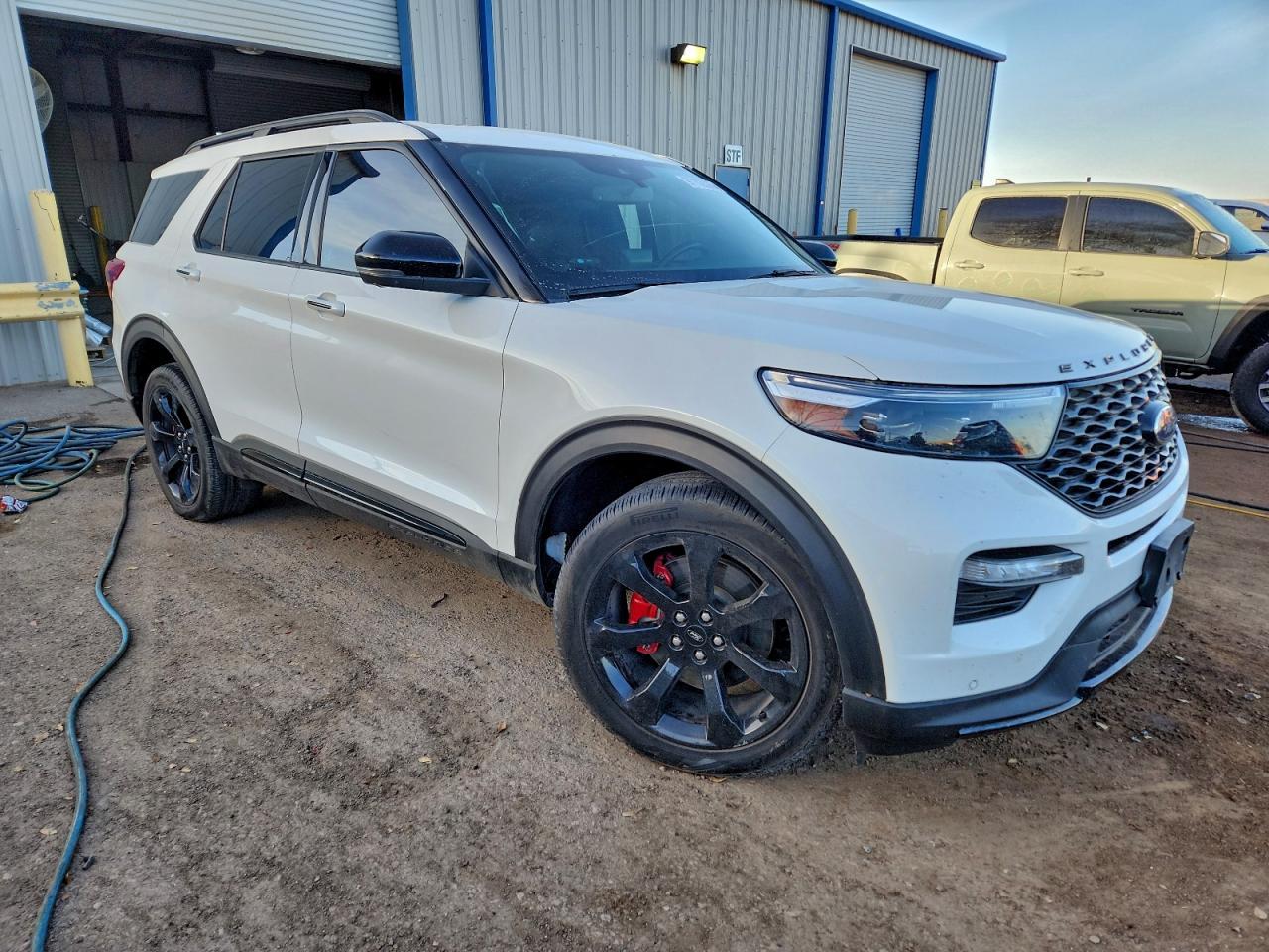 2022 Ford Explorer St - Image 4