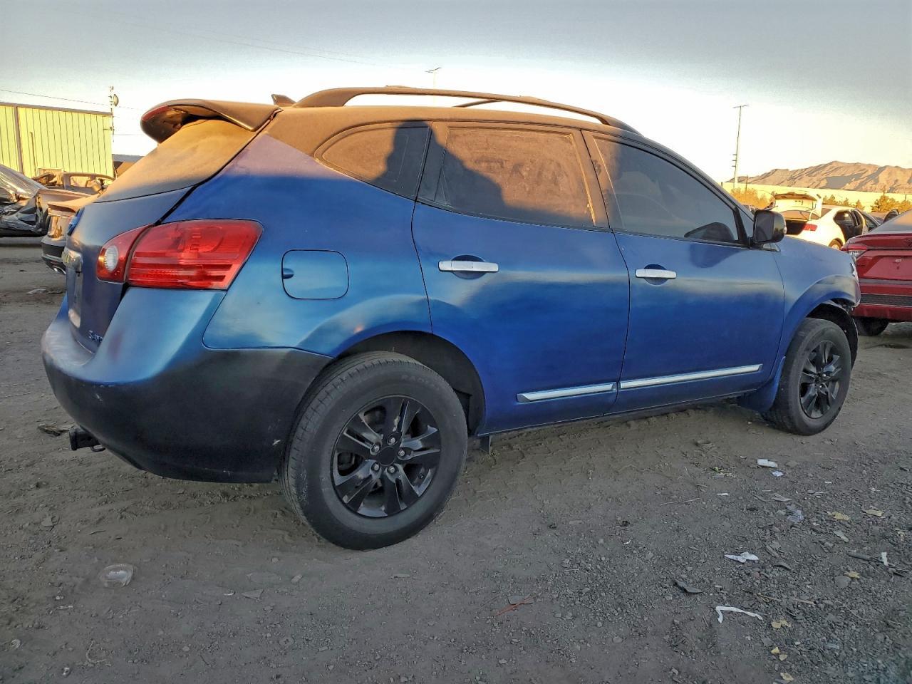 2014 Nissan Rogue Select S - Image 3
